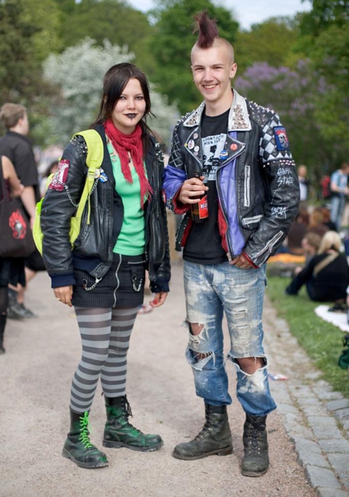 Современная молодежная мода в одежде
